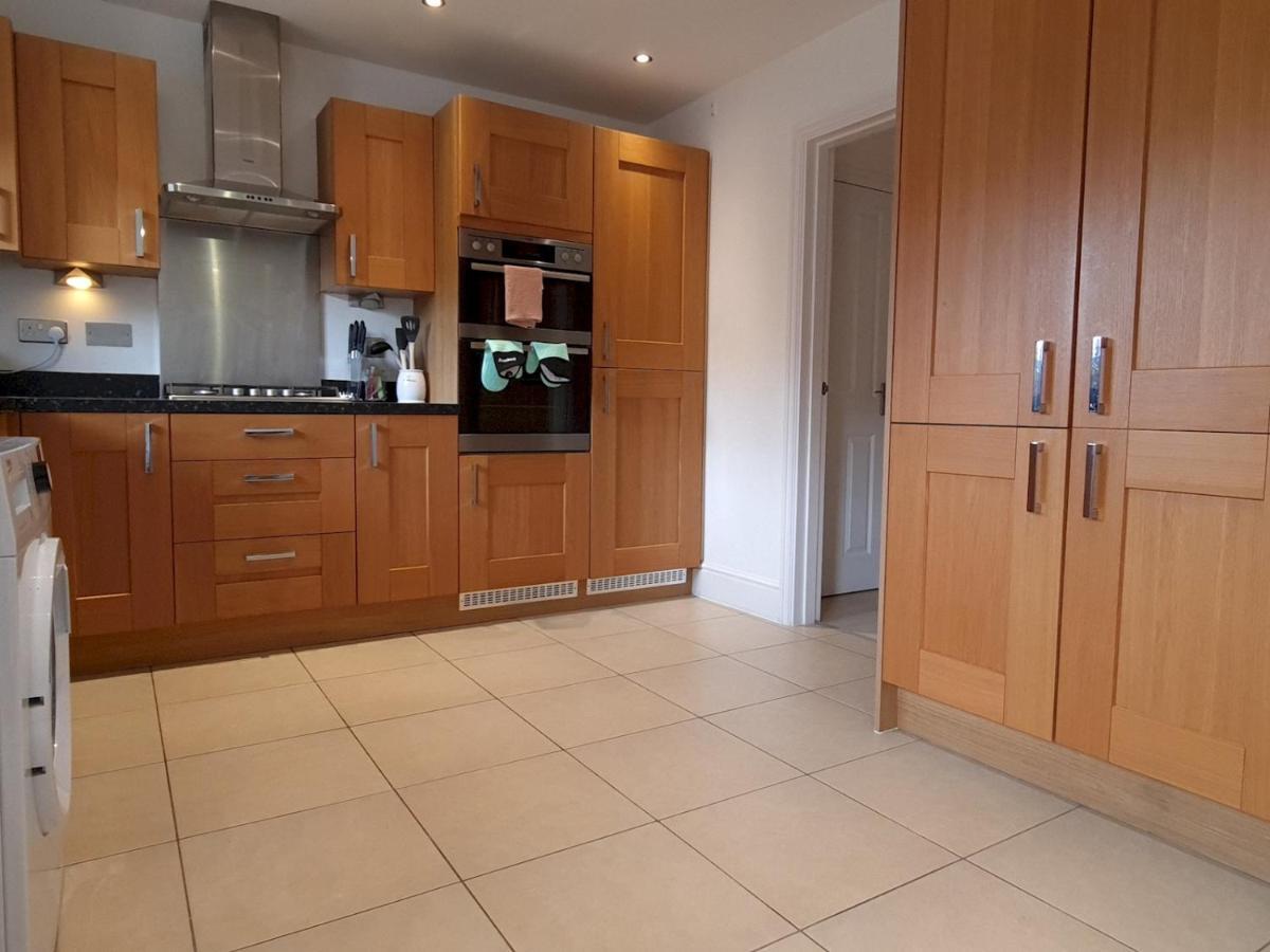 Pass The Keys Well Located Modern 5 Bedroom House Birmingham Esterno foto