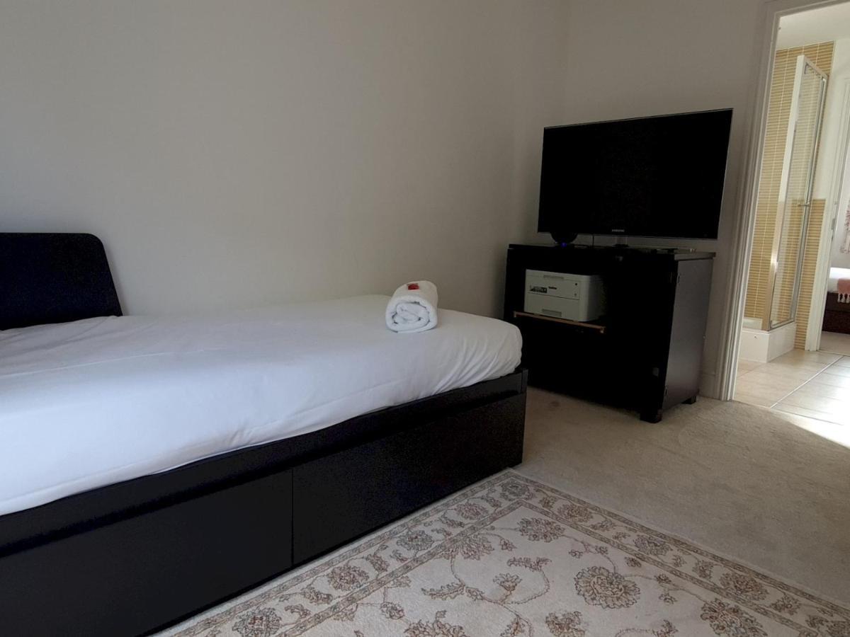 Pass The Keys Well Located Modern 5 Bedroom House Birmingham Esterno foto